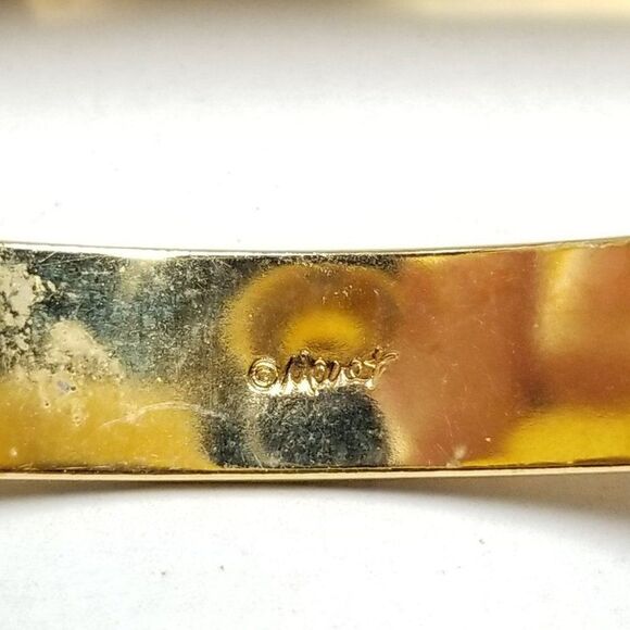 Vintage Monet Gold Tone Bangle Bracelet, Etched Design, Hang Tag, Estate - Picture 4 of 7